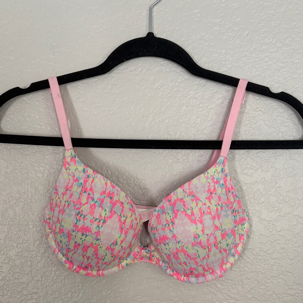 VS PINK Wear Everywhere Push Up Bra 32D
